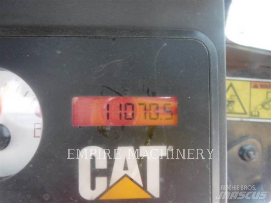 CAT 262C XPS Skid steer mini nakladalci
