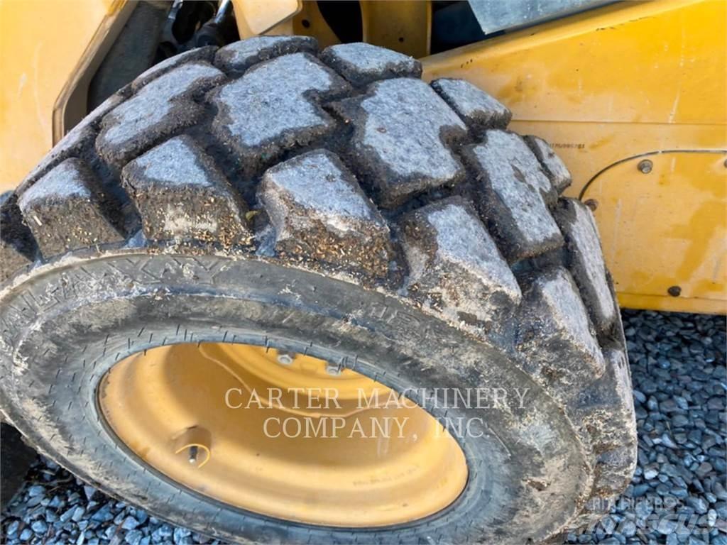 CAT 262C2 Skid steer mini nakladalci