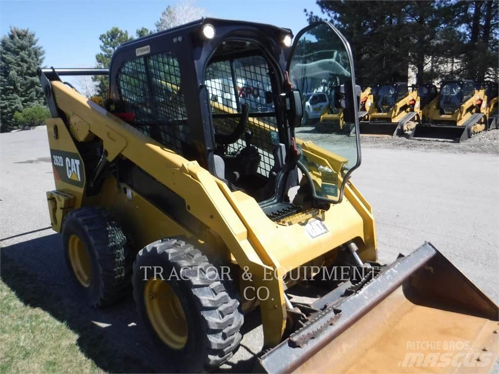 CAT 262D Skid steer mini nakladalci