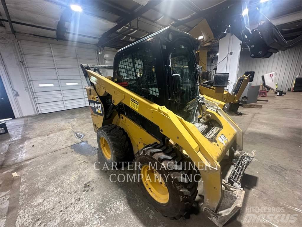 CAT 262D Skid steer mini nakladalci