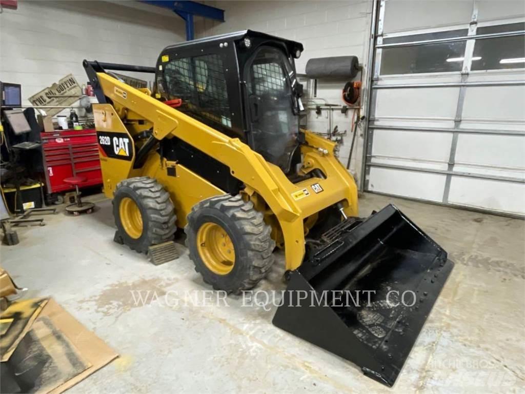CAT 262D Skid steer mini nakladalci