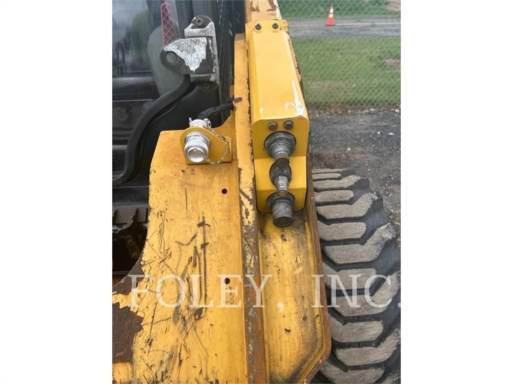 CAT 262D Skid steer mini nakladalci