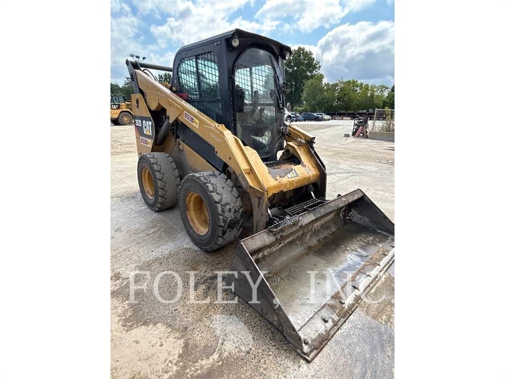 CAT 262D Skid steer mini nakladalci