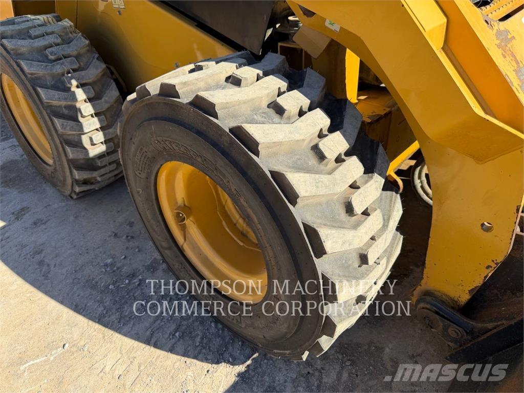 CAT 262D Skid steer mini nakladalci