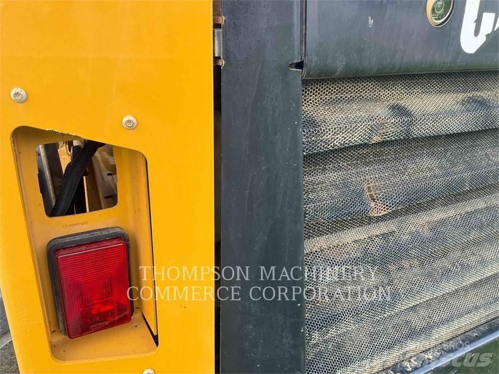 CAT 262D Skid steer mini nakladalci