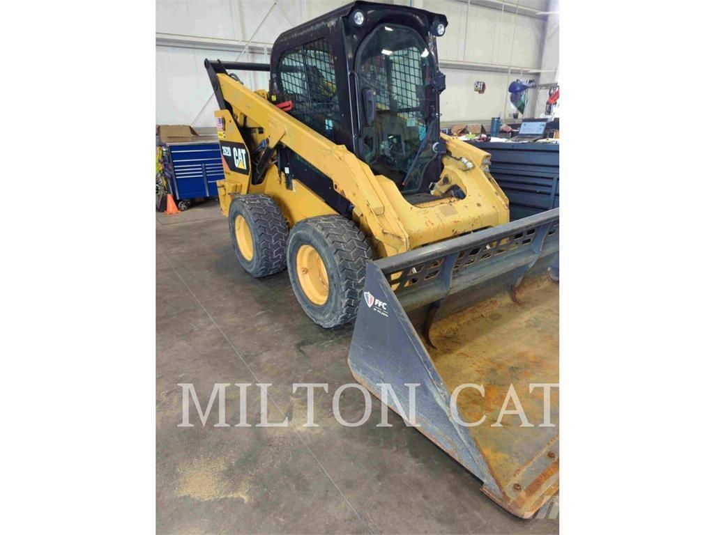 CAT 262D Skid steer mini nakladalci