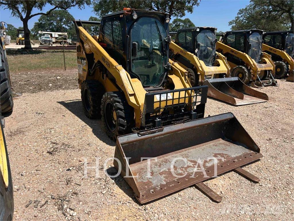 CAT 262D Skid steer mini nakladalci