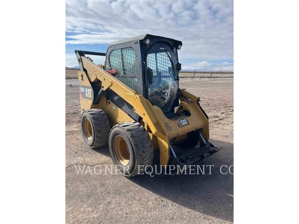 CAT 262D HF Skid steer mini nakladalci