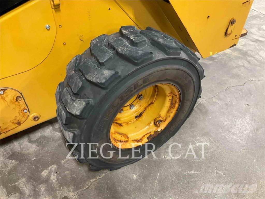 CAT 262D3 Skid steer mini nakladalci