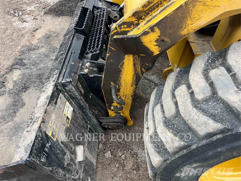CAT 262D3 XPS Skid steer mini nakladalci