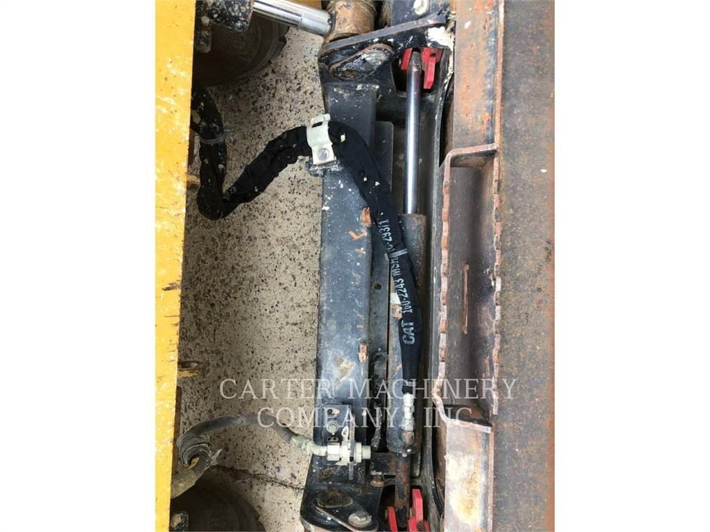CAT 272 Skid steer mini nakladalci