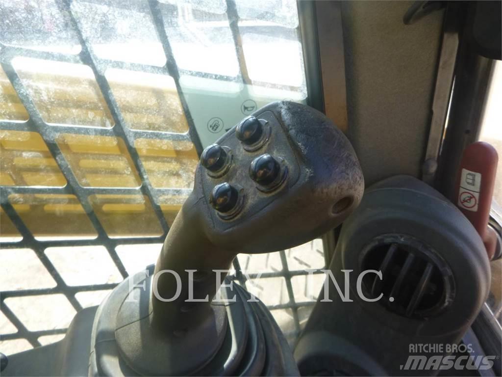 CAT 272D Skid steer mini nakladalci