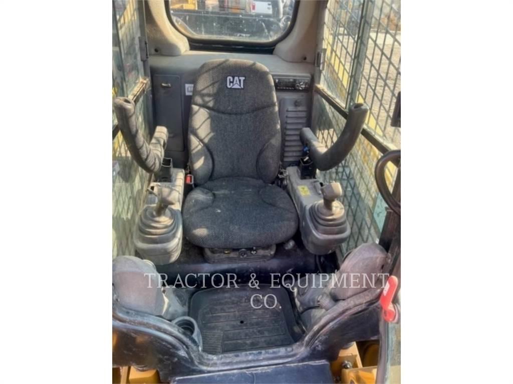 CAT 272D2 Skid steer mini nakladalci