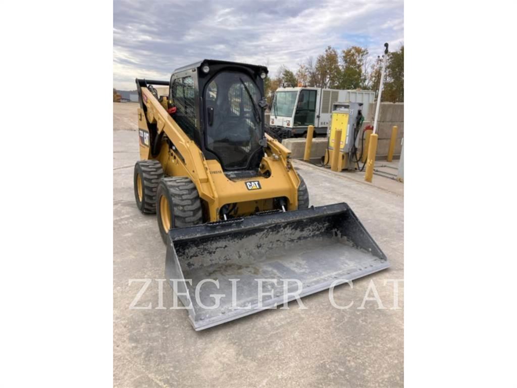CAT 272D2 Skid steer mini nakladalci