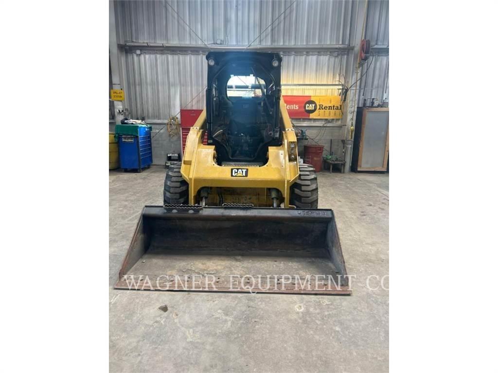 CAT 272D2 Skid steer mini nakladalci