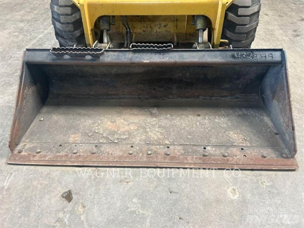 CAT 272D2 Skid steer mini nakladalci