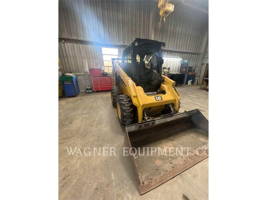 CAT 272D2 Skid steer mini nakladalci
