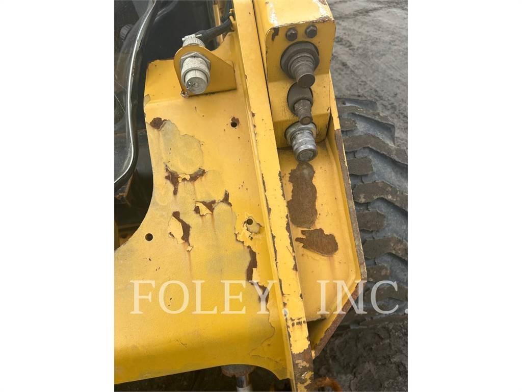 CAT 272D2 Skid steer mini nakladalci