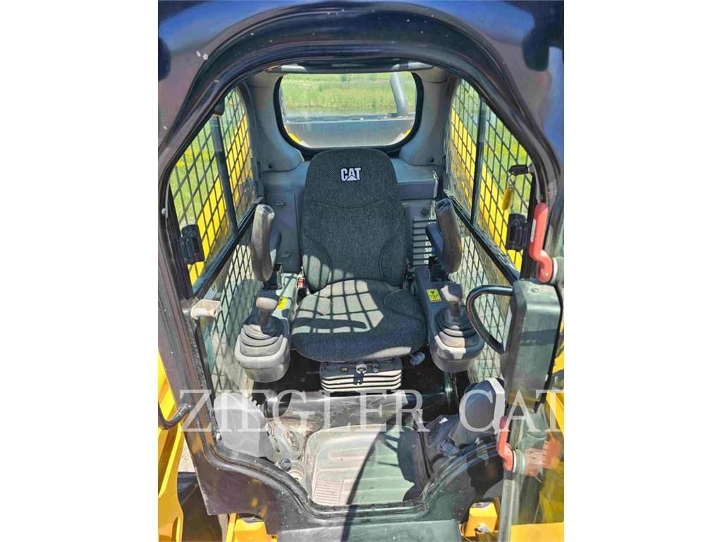 CAT 272D2 Skid steer mini nakladalci