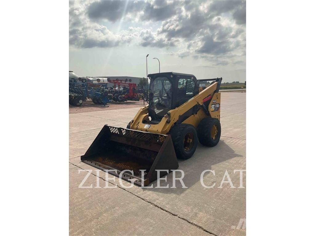 CAT 272D2 Skid steer mini nakladalci