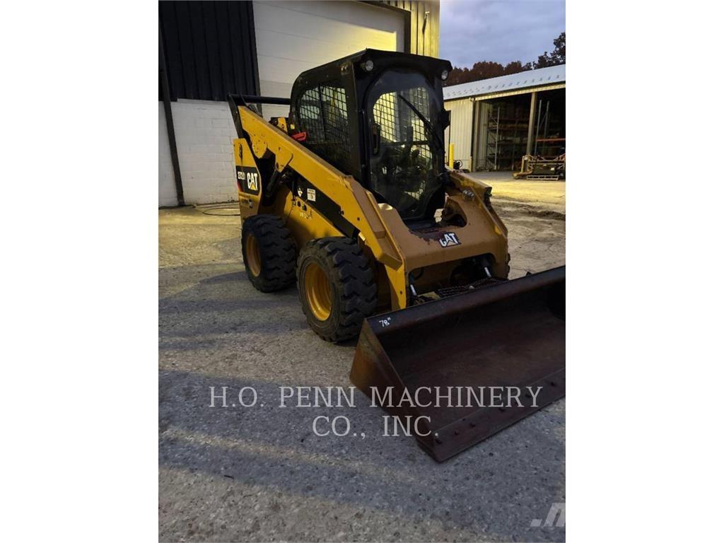 CAT 272D2 Skid steer mini nakladalci