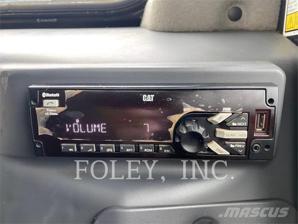 CAT 272D2 Skid steer mini nakladalci