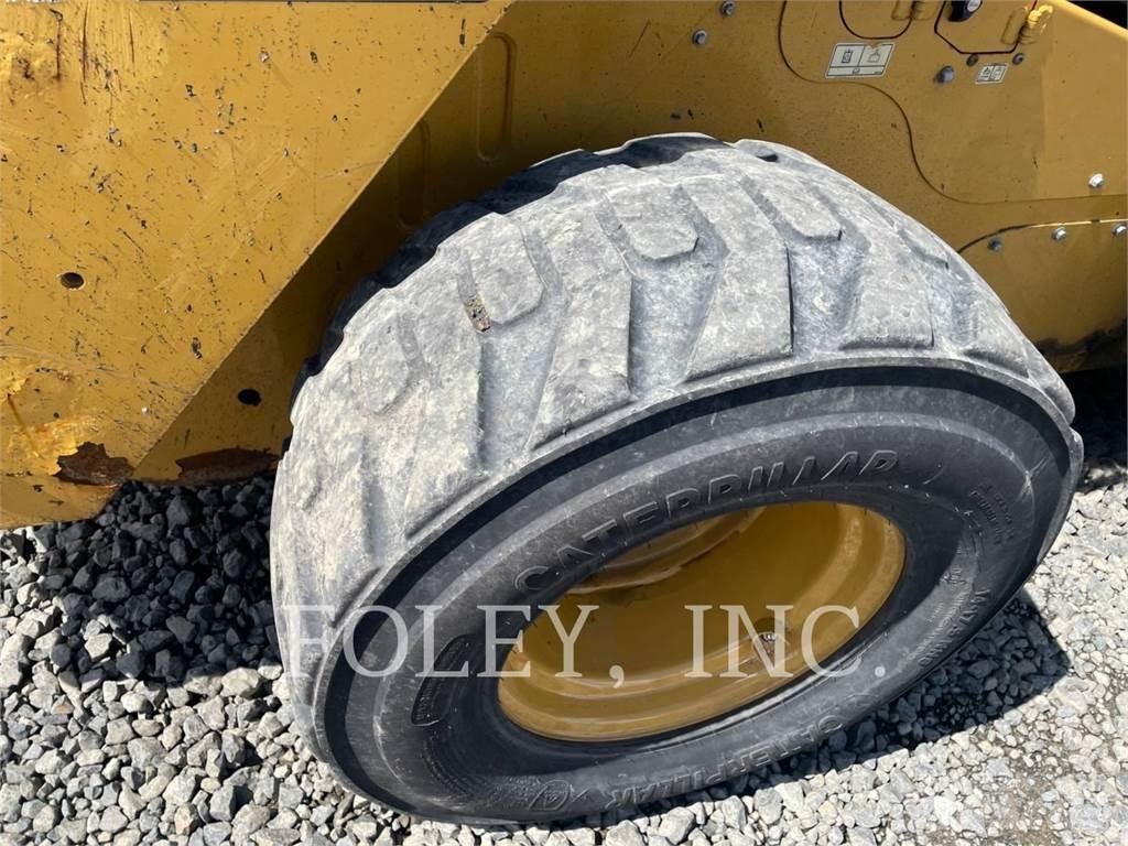 CAT 272D2XHP Skid steer mini nakladalci