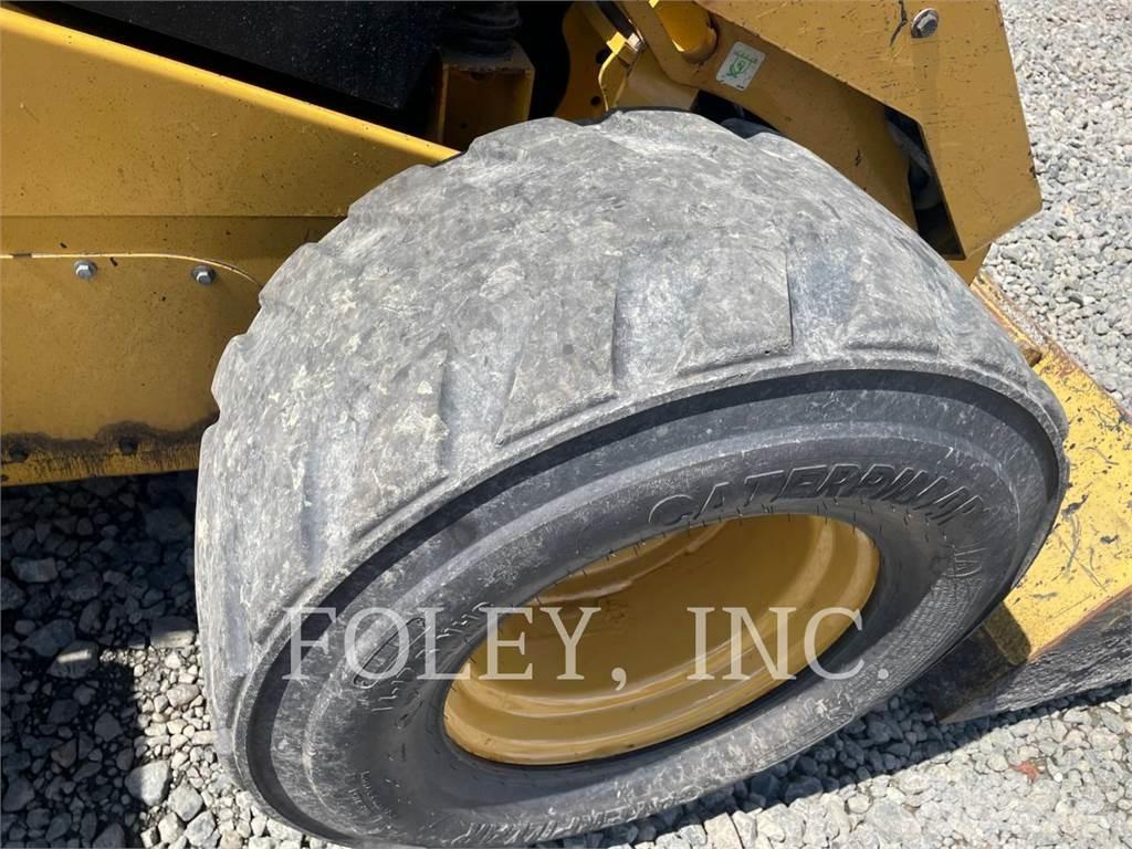 CAT 272D2XHP Skid steer mini nakladalci