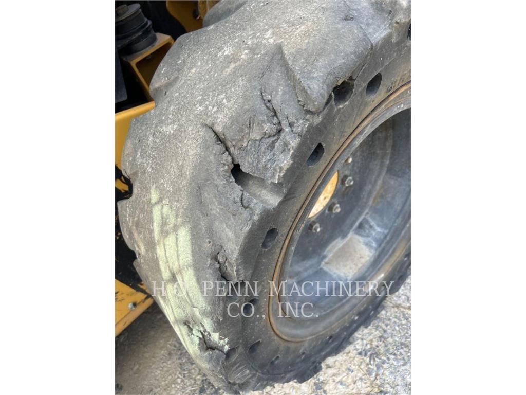 CAT 272D2XHP Skid steer mini nakladalci