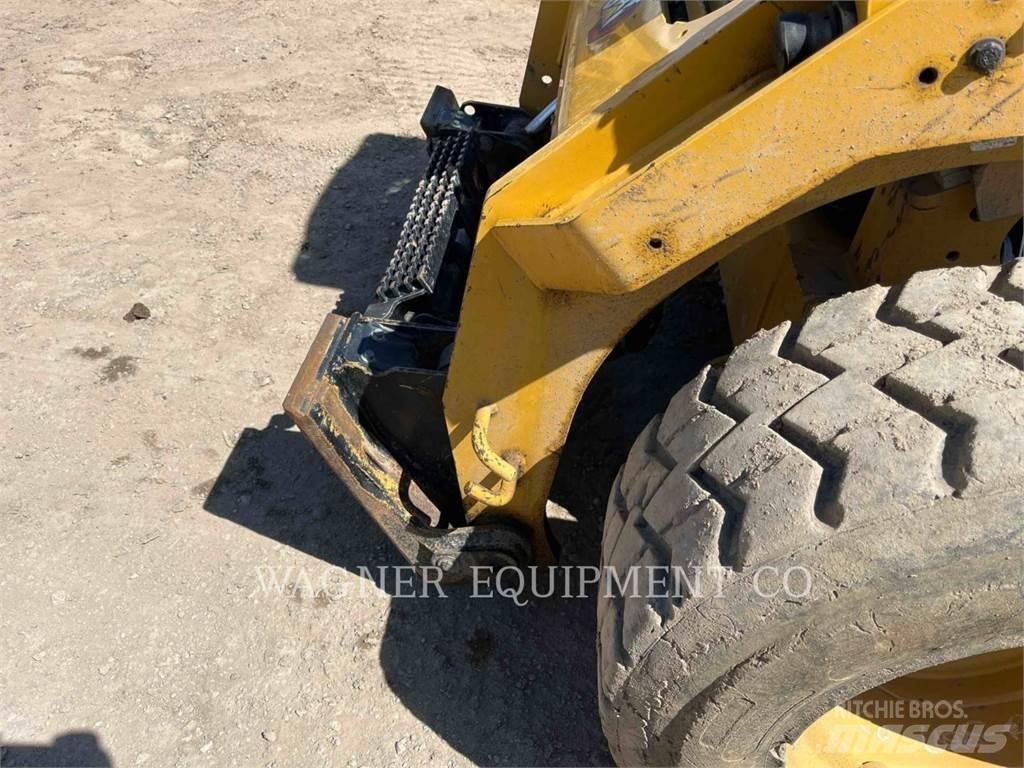 CAT 272D3 Skid steer mini nakladalci