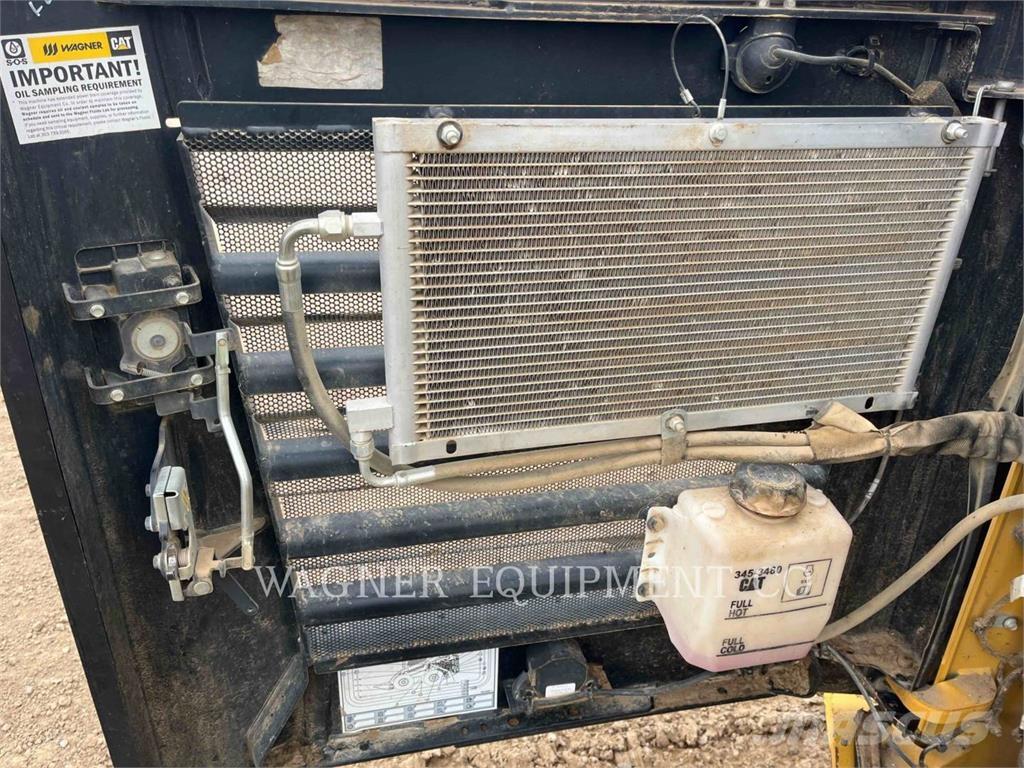 CAT 272D3 Skid steer mini nakladalci