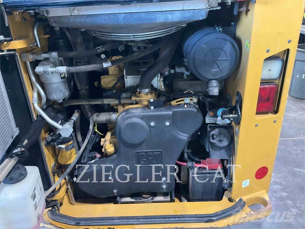 CAT 272D3 Skid steer mini nakladalci