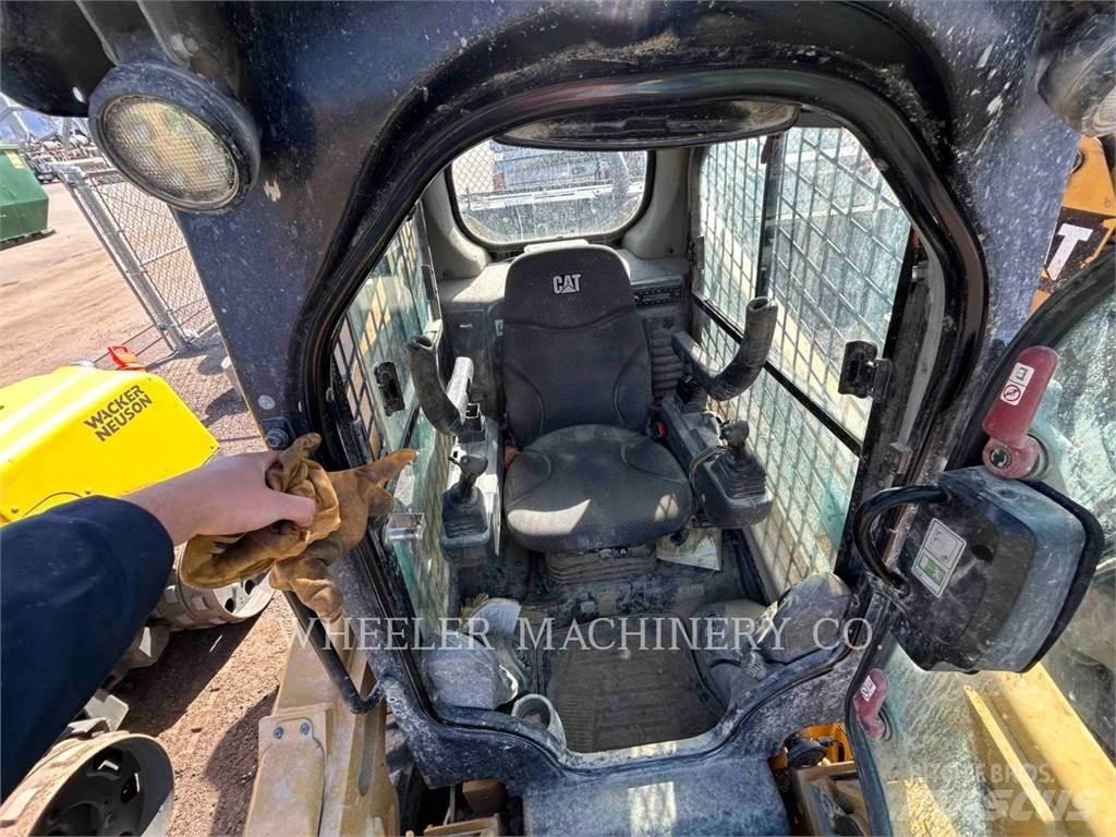 CAT 272D3 C3H2 Skid steer mini nakladalci