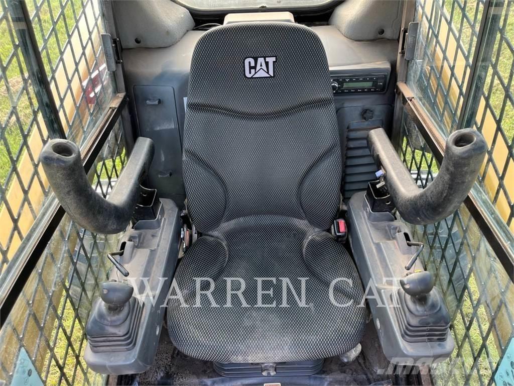 CAT 272D3 C3H3 Skid steer mini nakladalci
