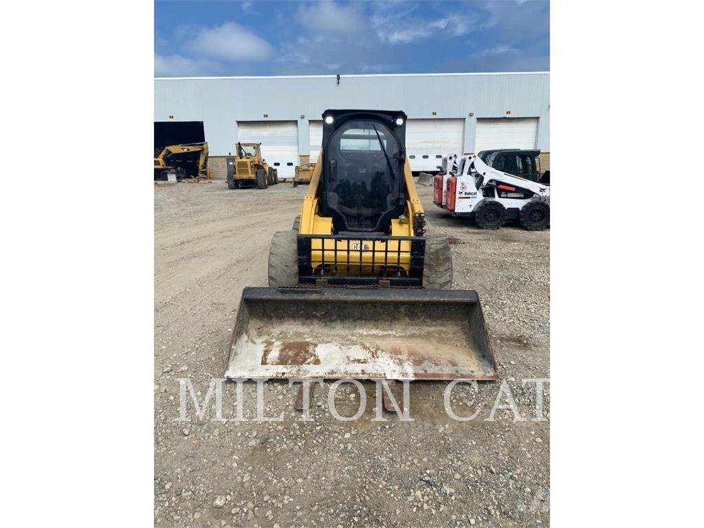 CAT 272D3XE Skid steer mini nakladalci