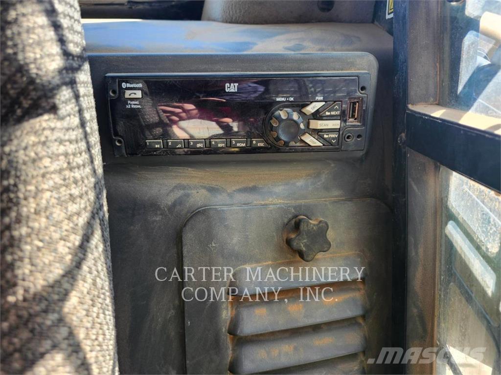 CAT 299D2 Skid steer mini nakladalci