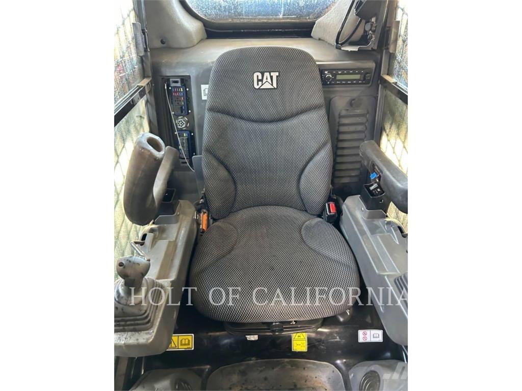 CAT 299D3XE Skid steer mini nakladalci