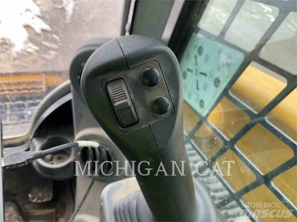 CAT 299D3XE D2AQBR Skid steer mini nakladalci