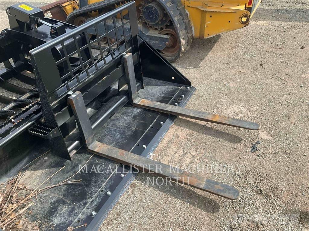 CAT 299D3XE D2AQBRW Skid steer mini nakladalci