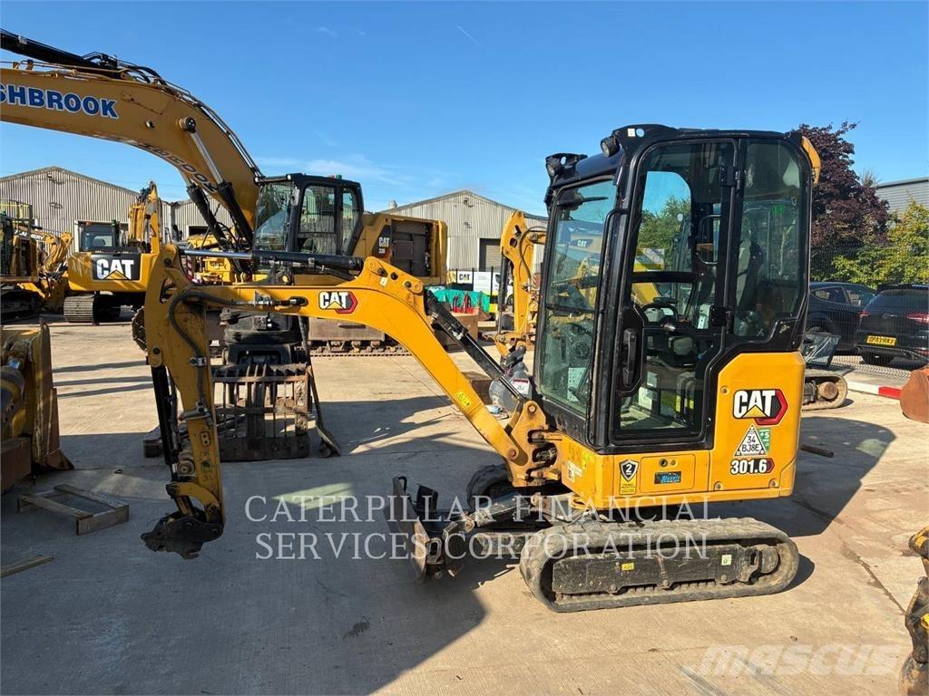 CAT 301.6 Bagri goseničarji