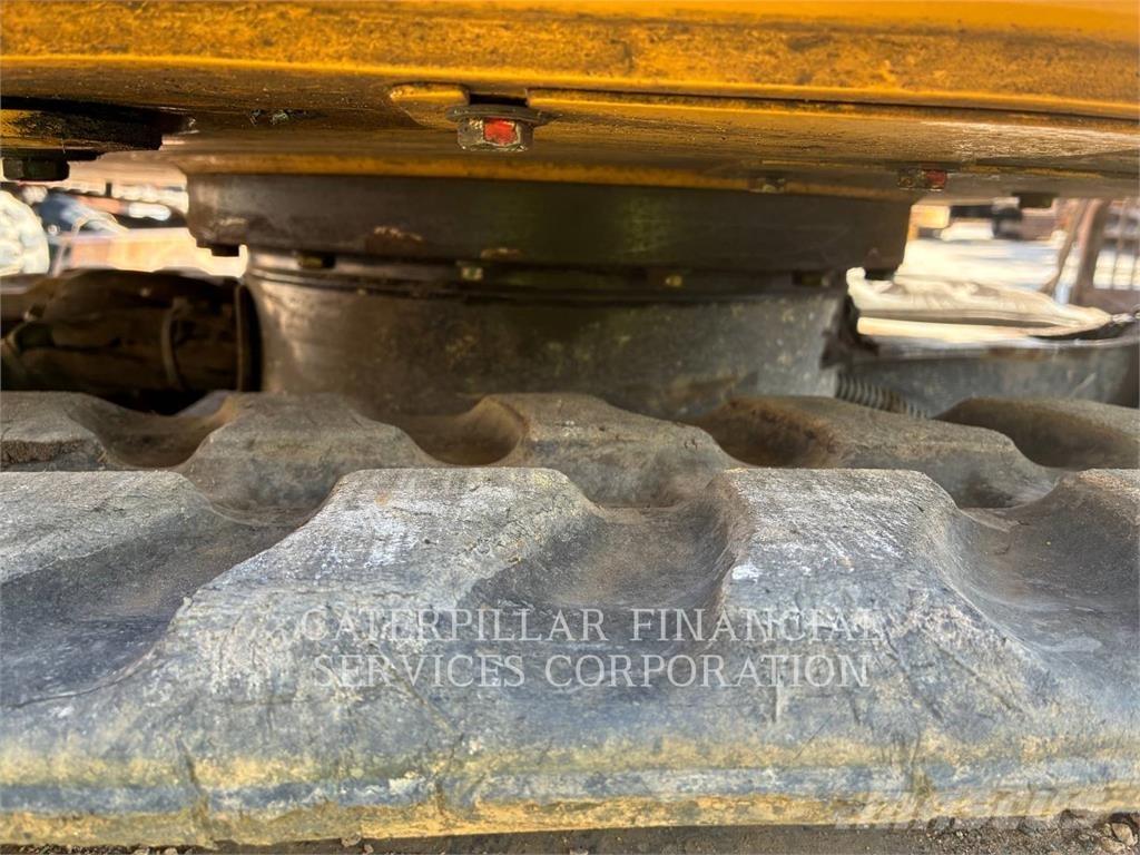 CAT 301.6-05 Bagri goseničarji
