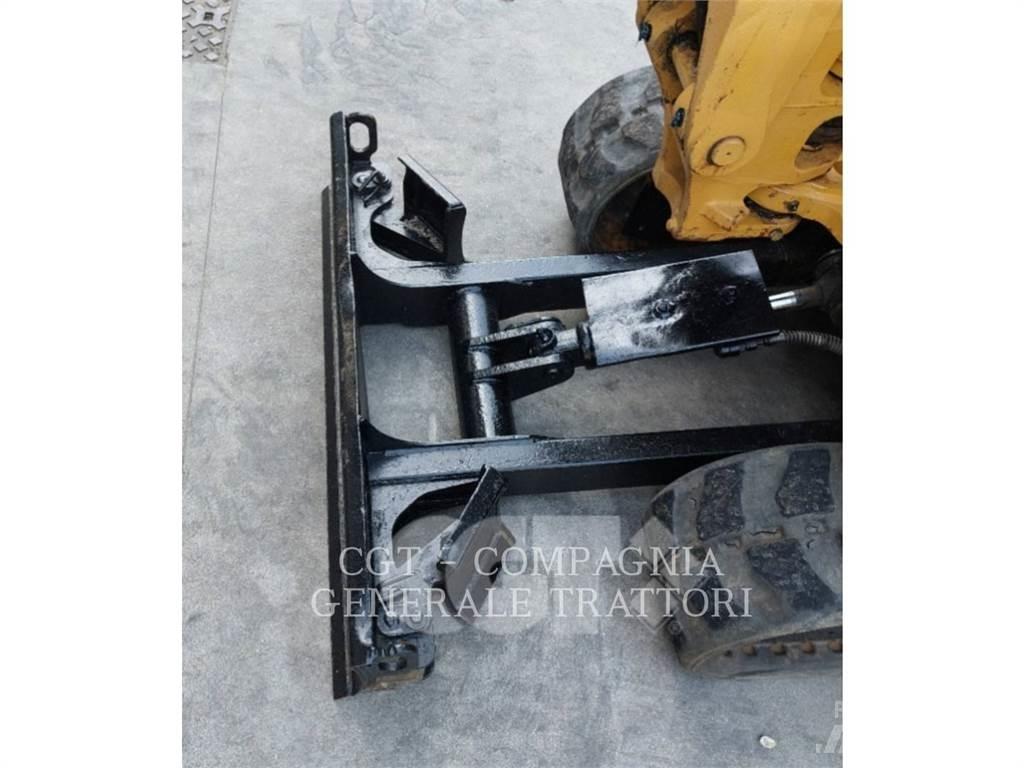CAT 301.7 Bagri goseničarji