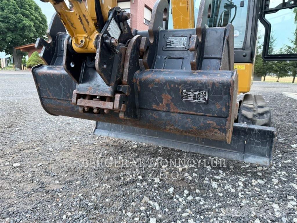 CAT 301.8 Bagri goseničarji