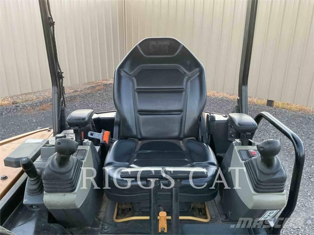 CAT 302.7 Bagri goseničarji