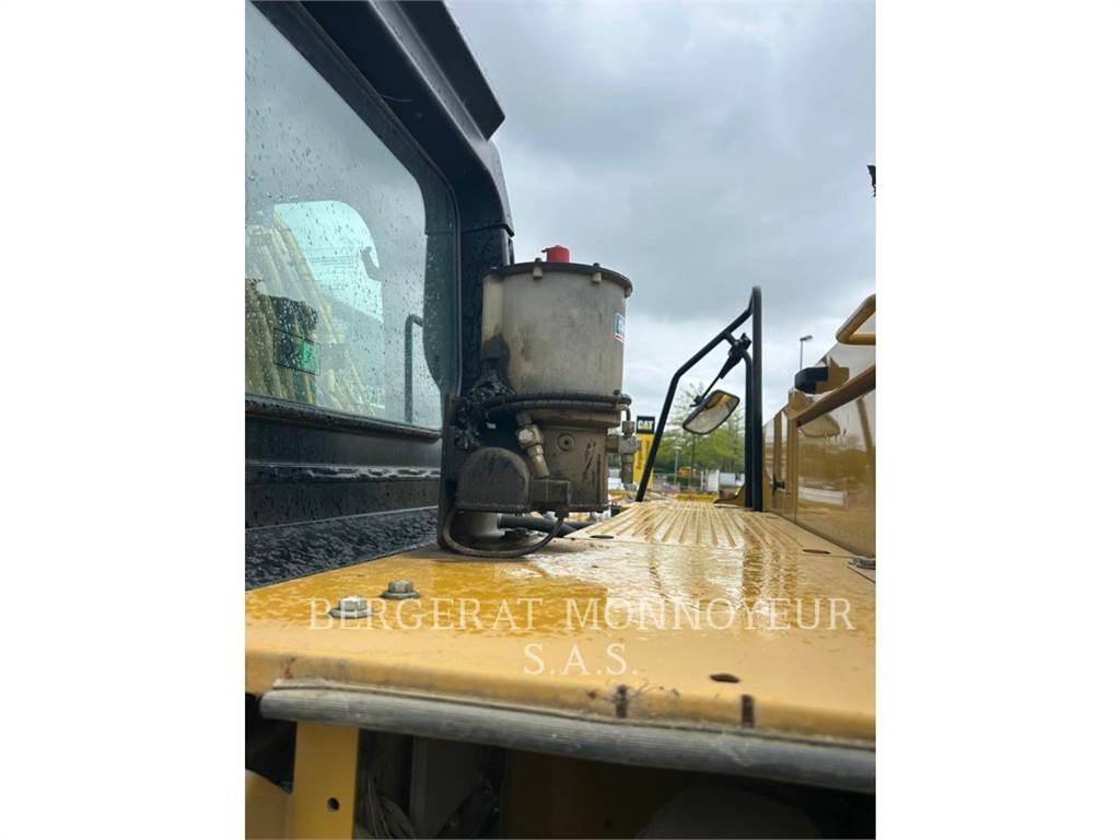 CAT 320 Bagri goseničarji