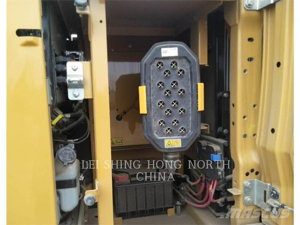 CAT 320-07 Bagri goseničarji