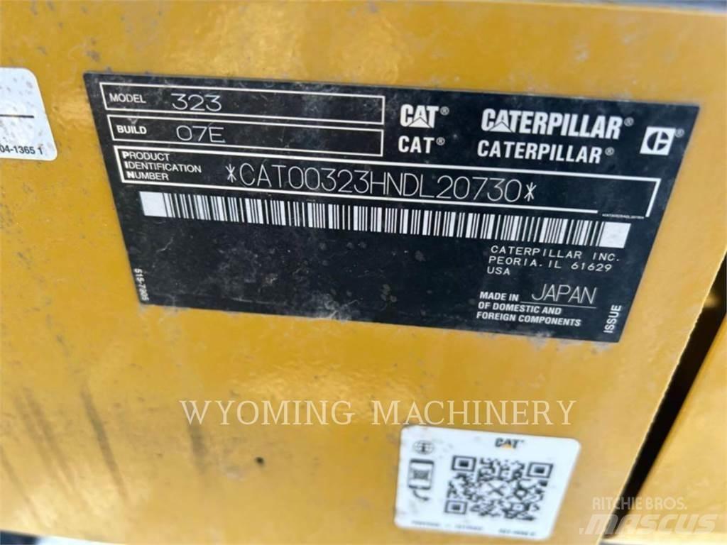 CAT 323 Bagri goseničarji