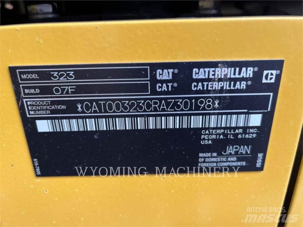 CAT 323 Bagri goseničarji