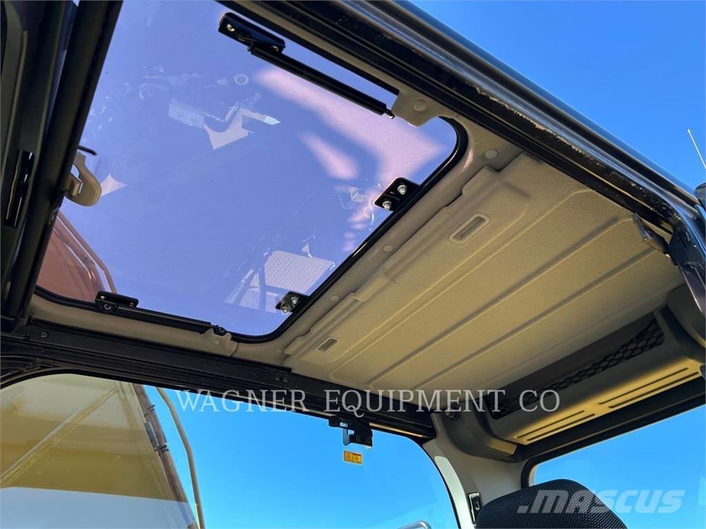 CAT 323 Bagri goseničarji