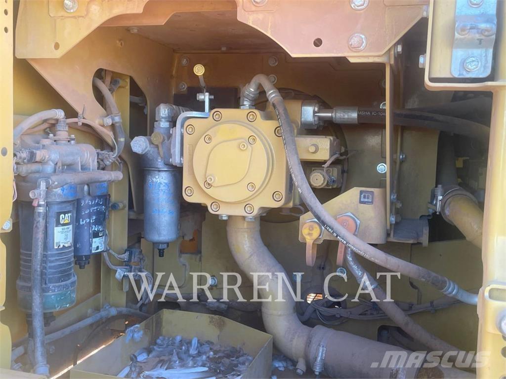 CAT 323 Bagri goseničarji